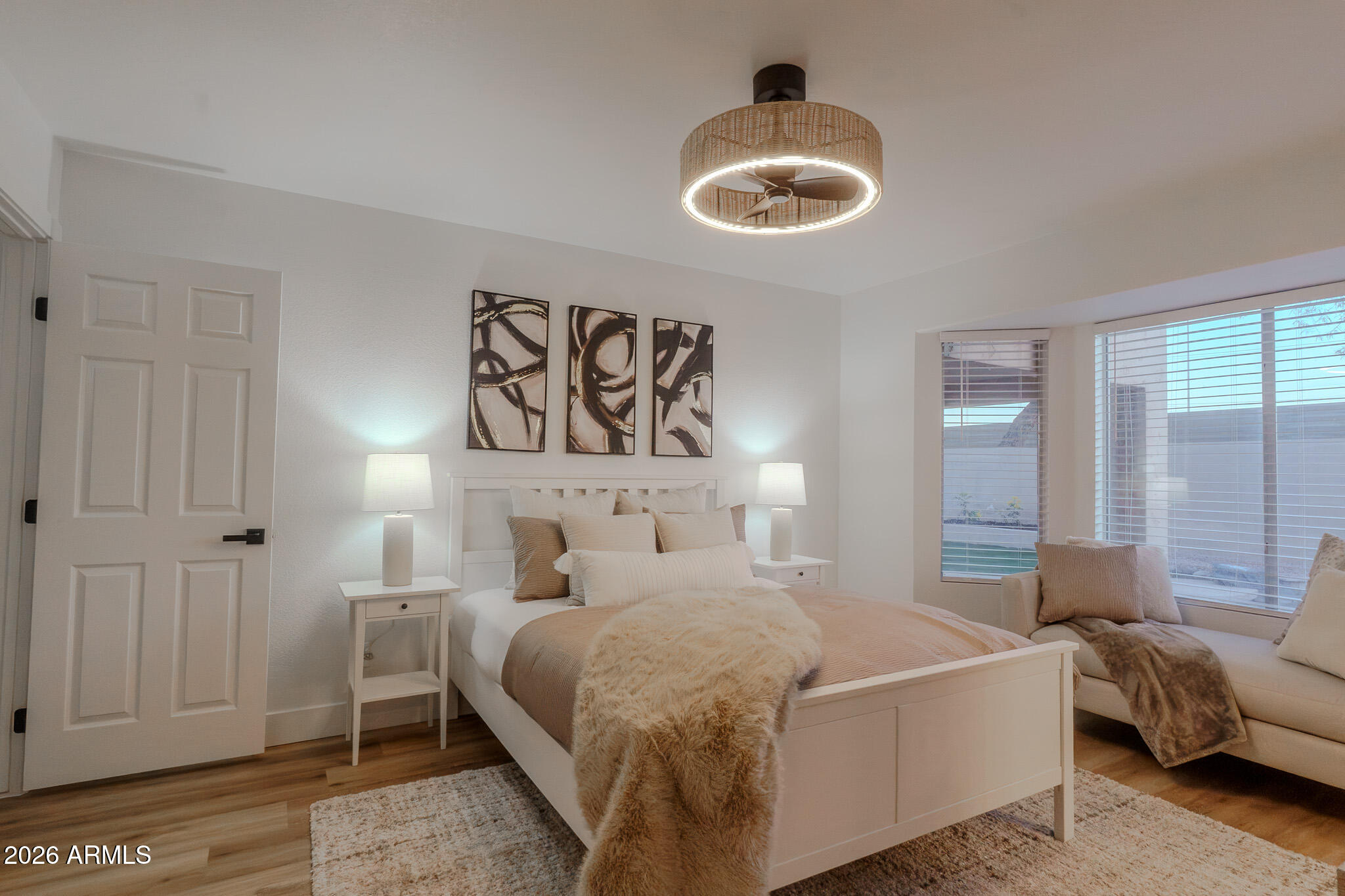 1533 E WINDSONG Drive