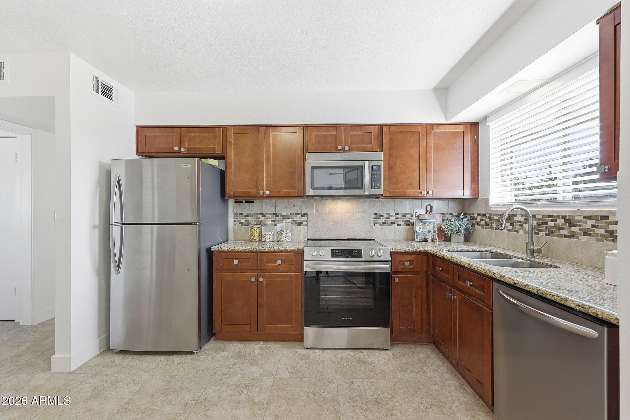 10037 W CUMBERLAND Drive