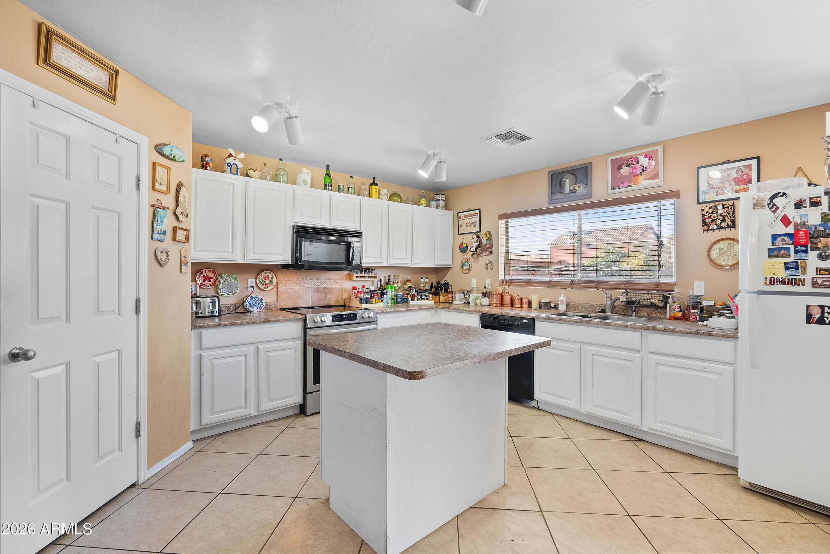 28162 N GRANITE Avenue