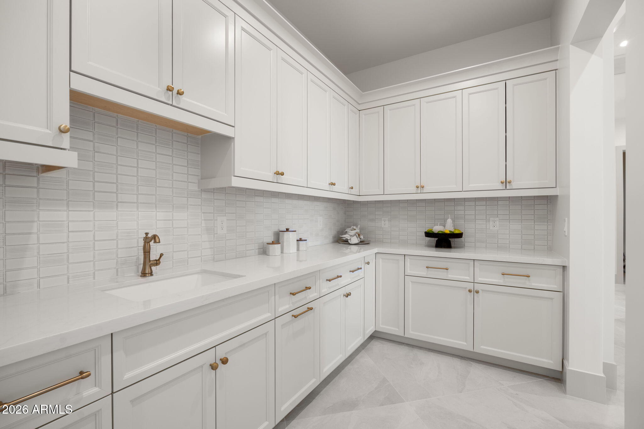 3623 E Mallory Circle