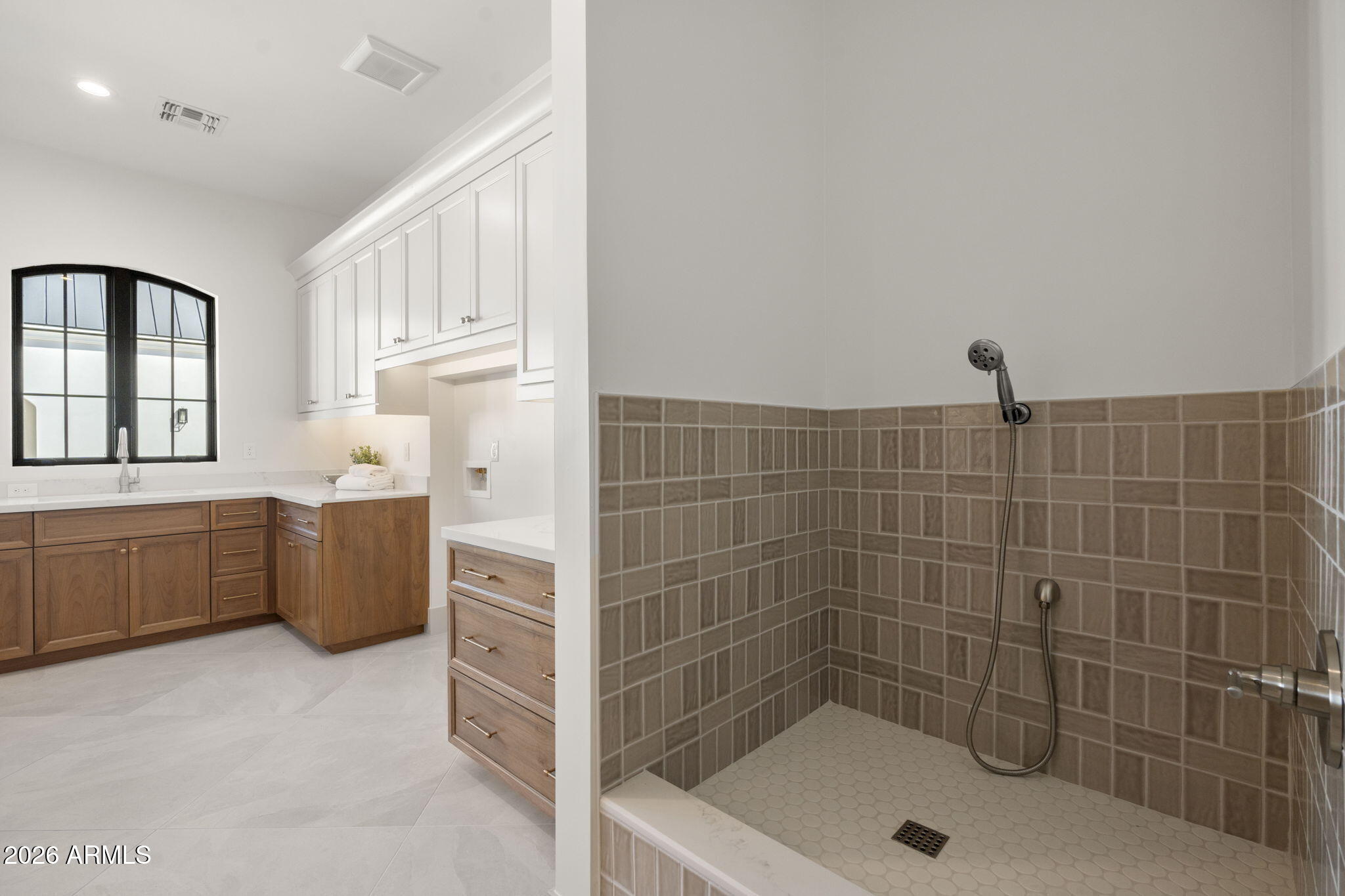 3623 E Mallory Circle