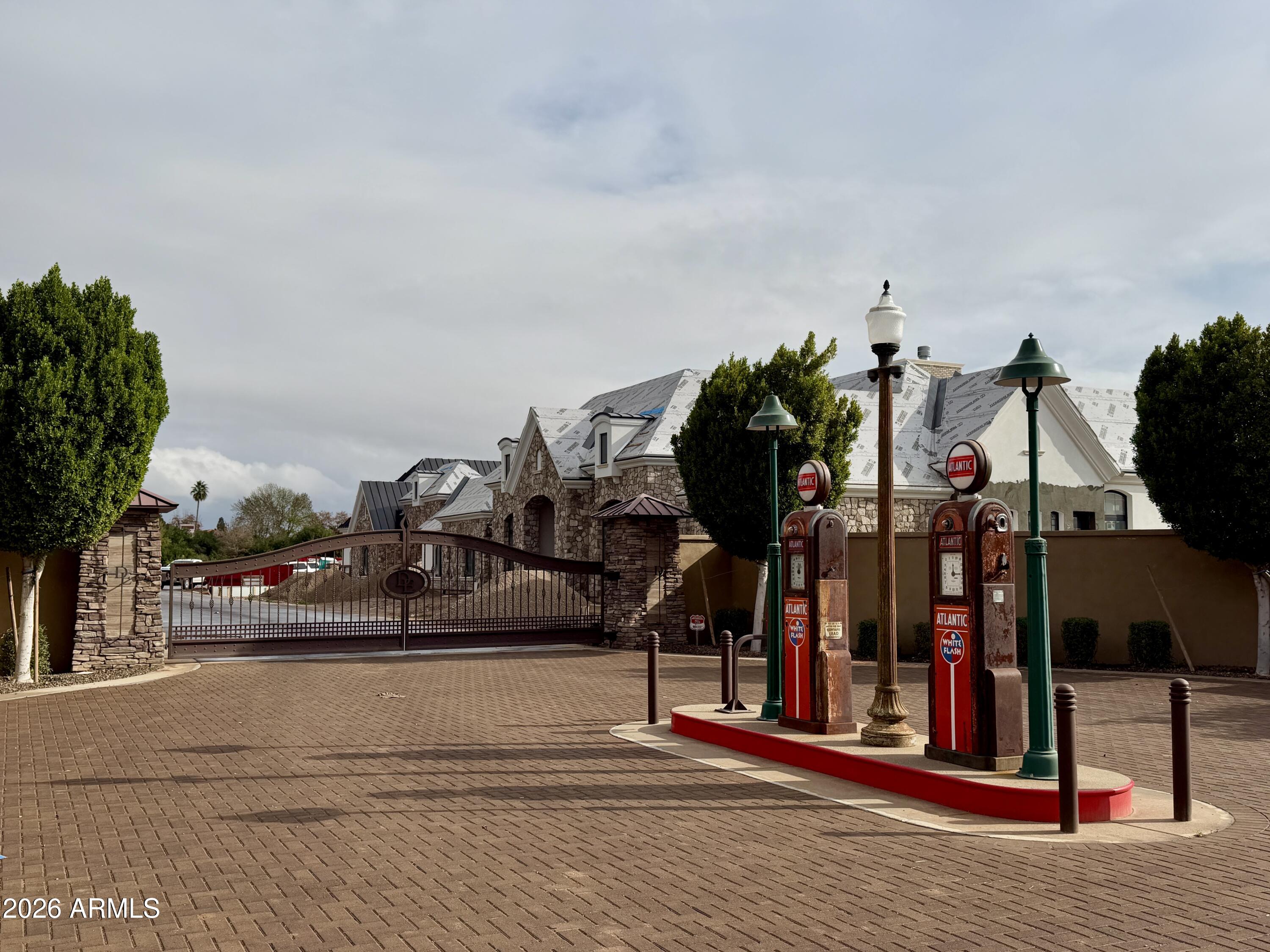 3623 E Mallory Circle