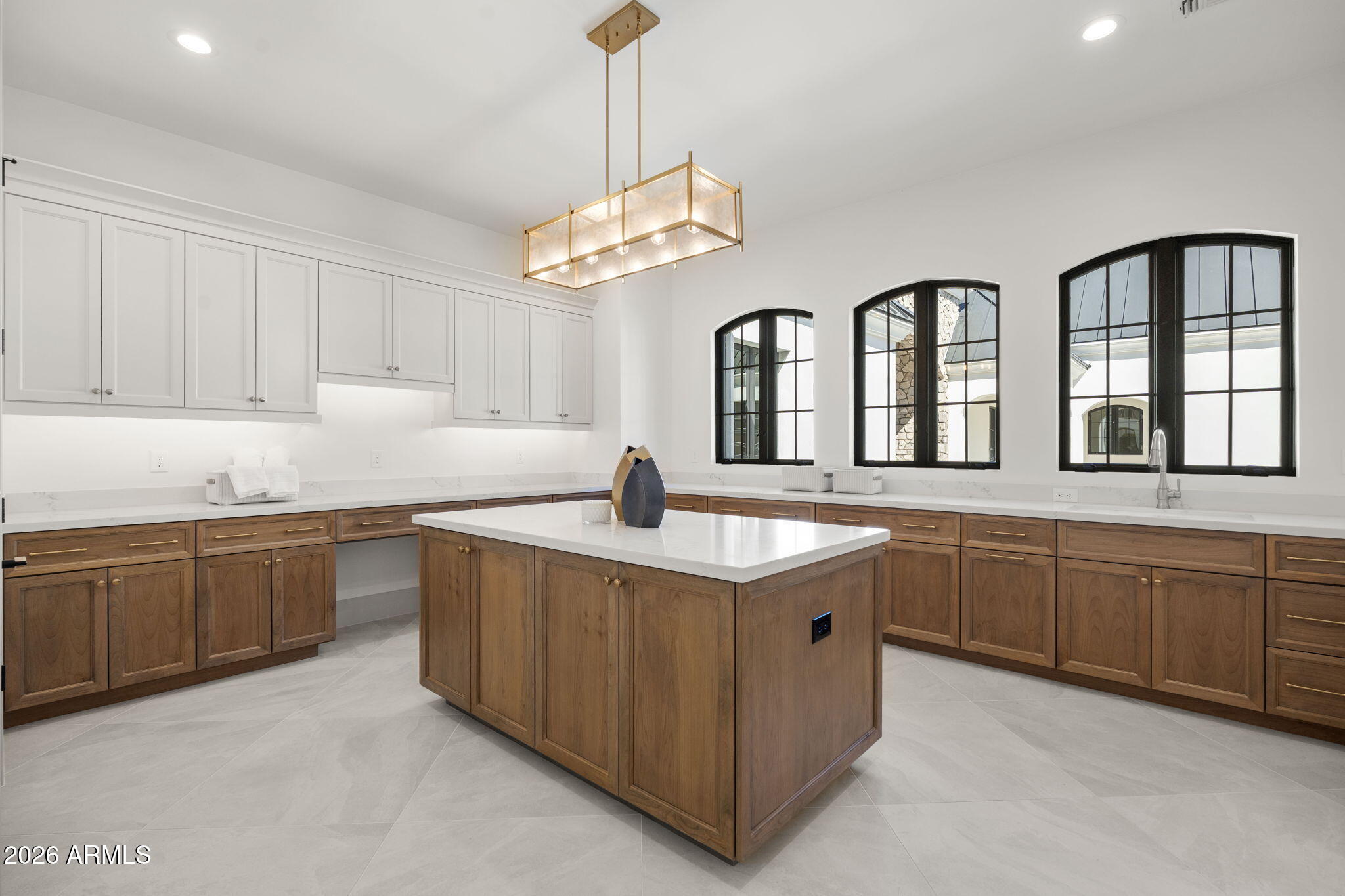 3623 E Mallory Circle