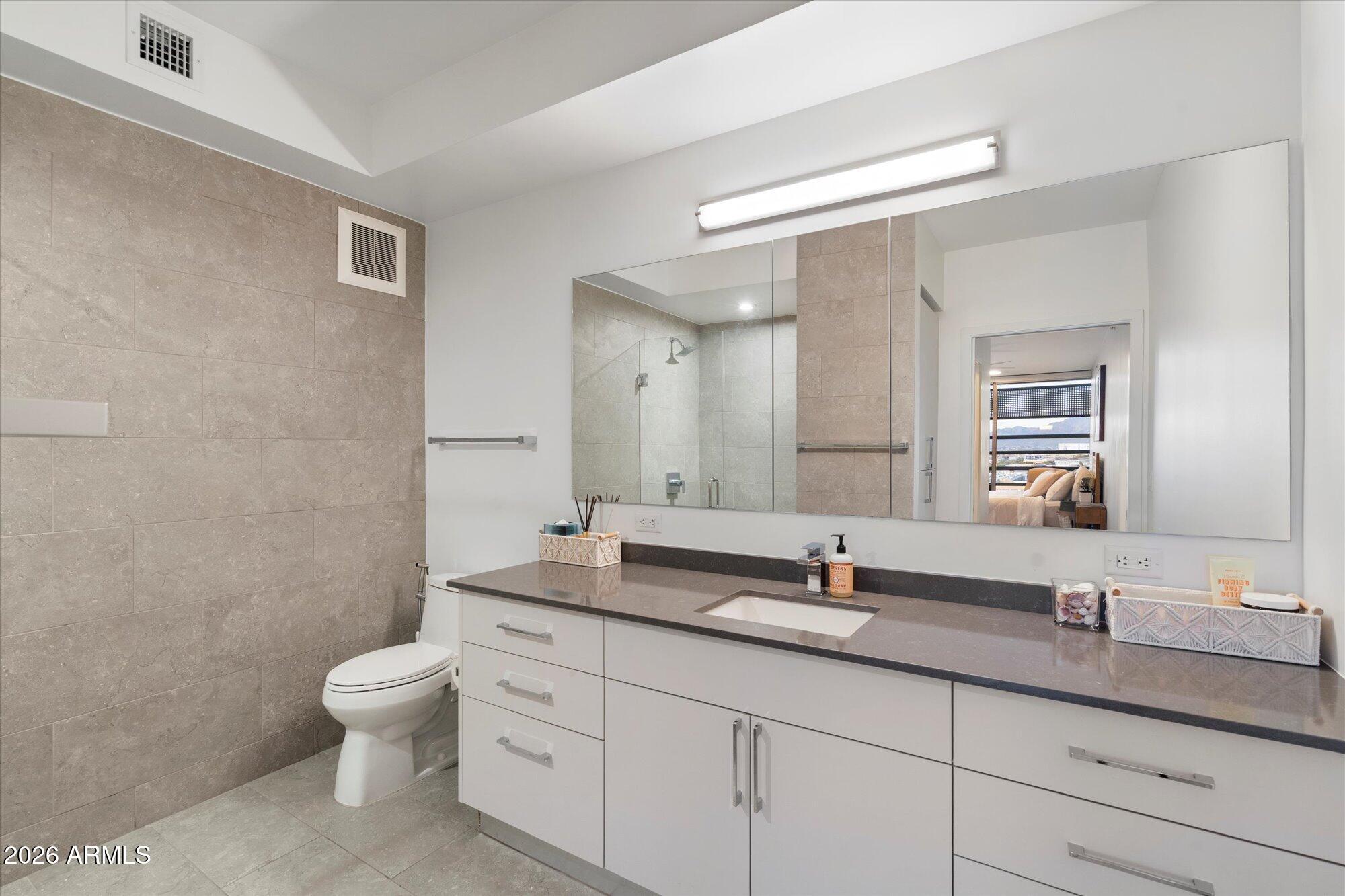 7180 E KIERLAND Boulevard 911