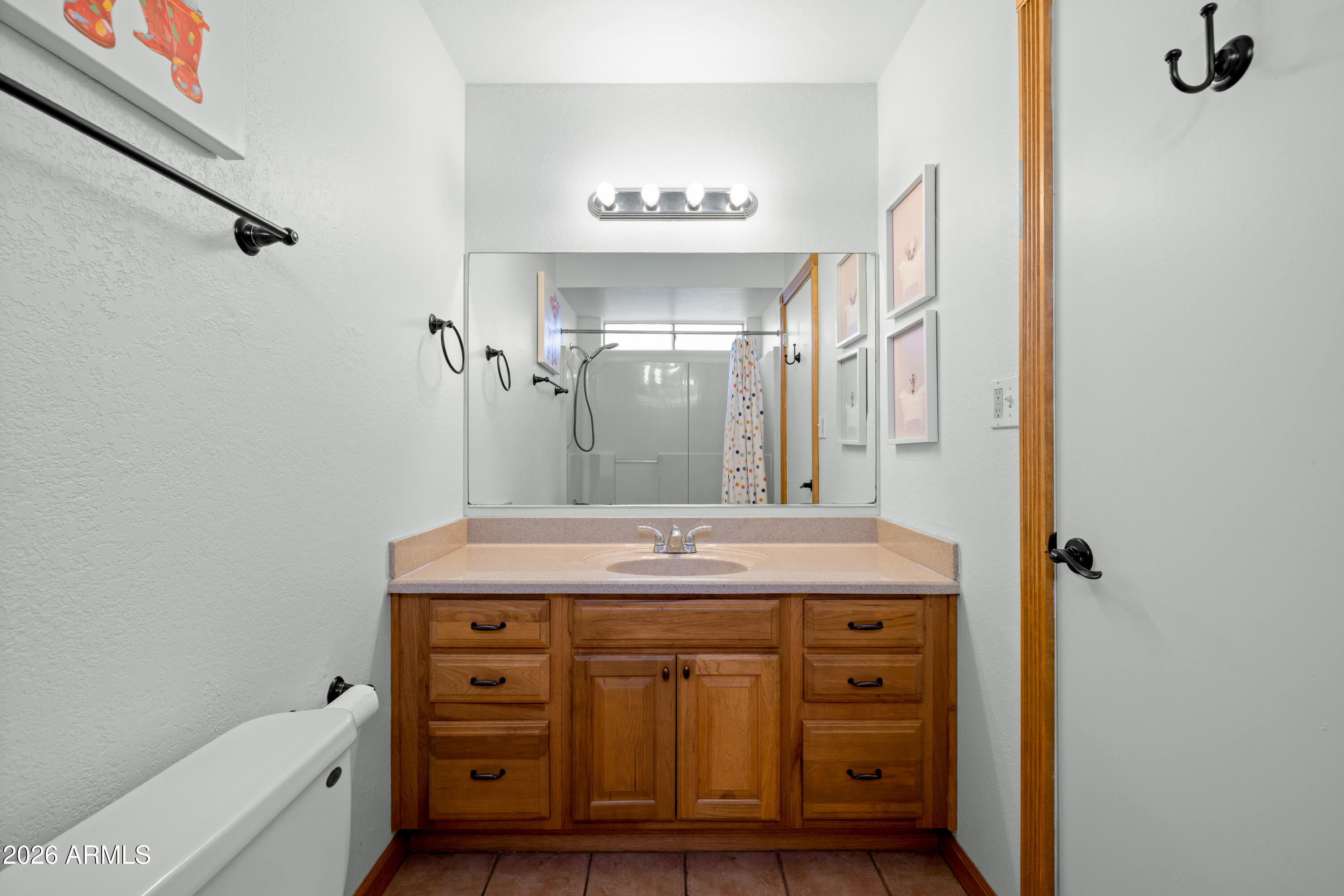 1955 W SHADY GLEN Avenue