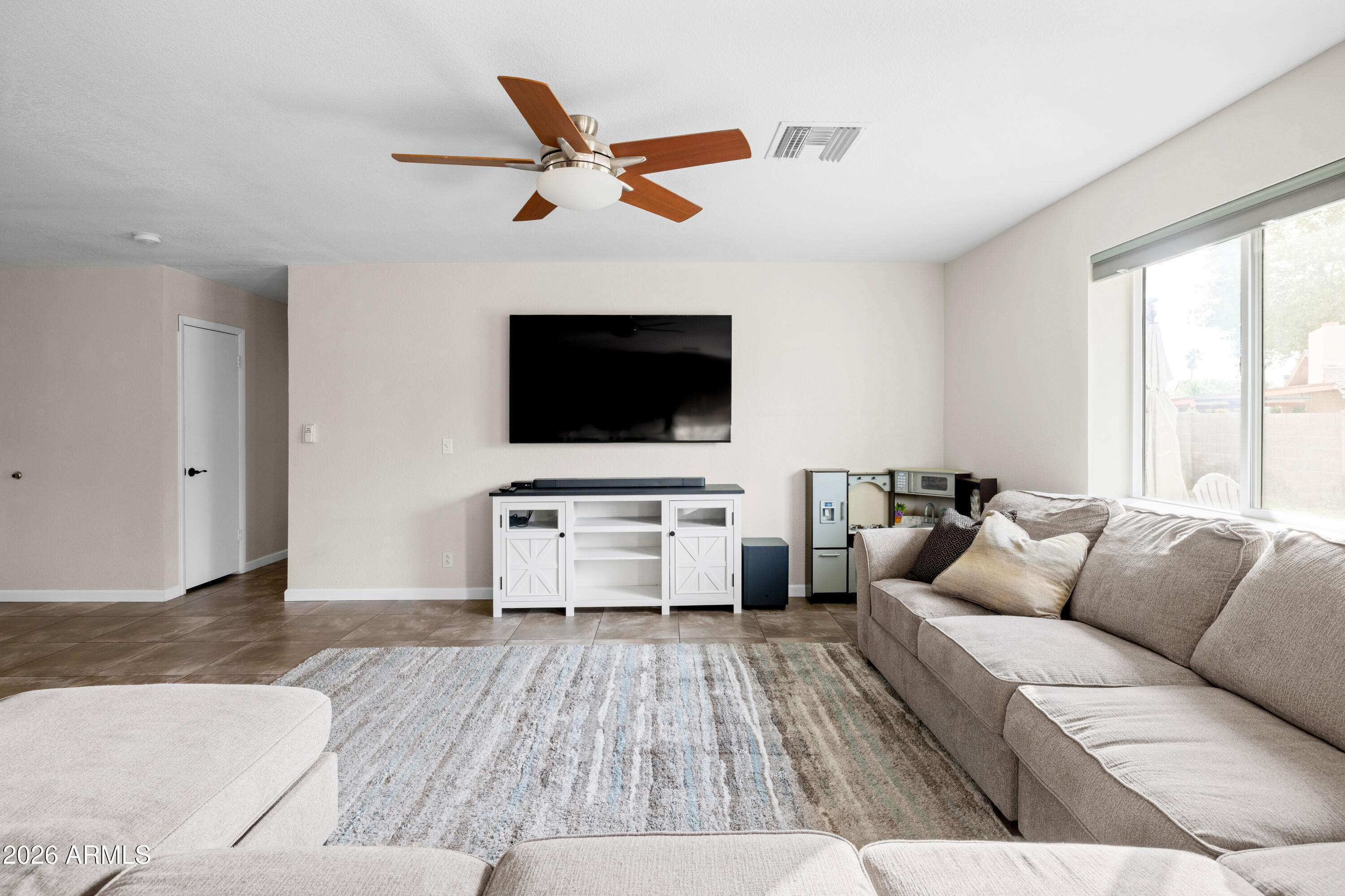 1955 W SHADY GLEN Avenue