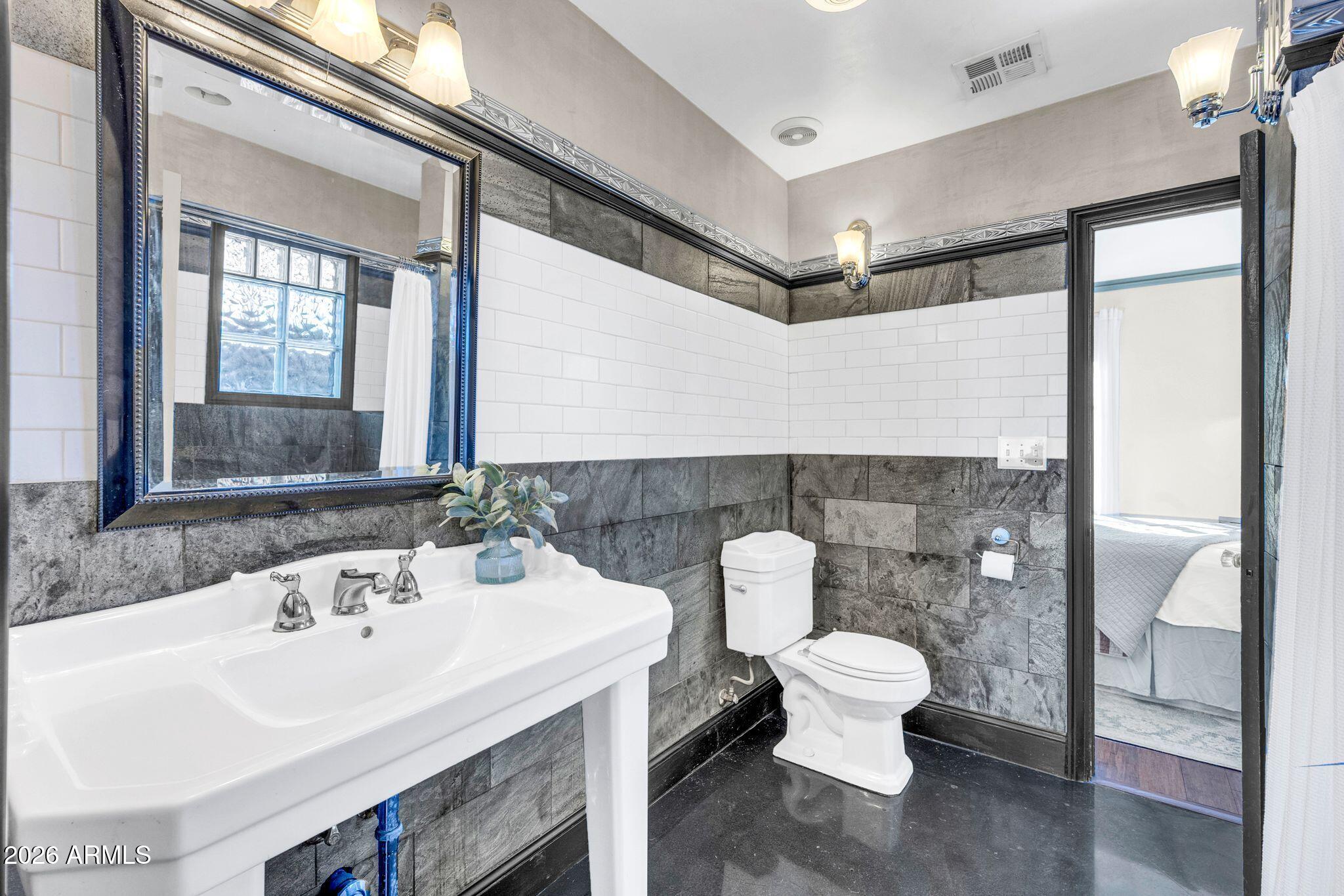 1813 E WILLETTA Street