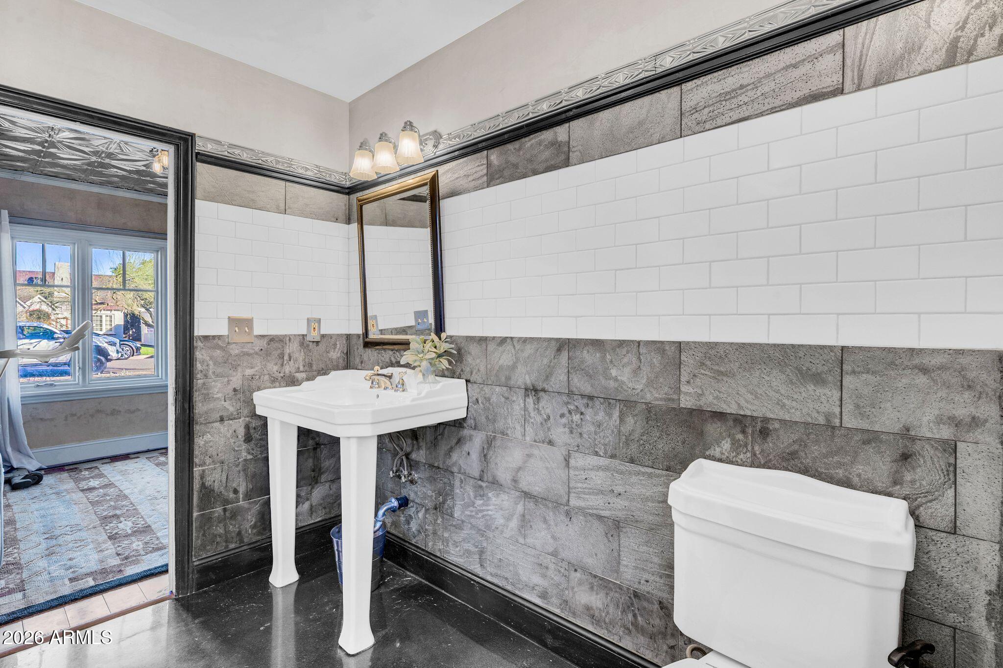 1813 E WILLETTA Street