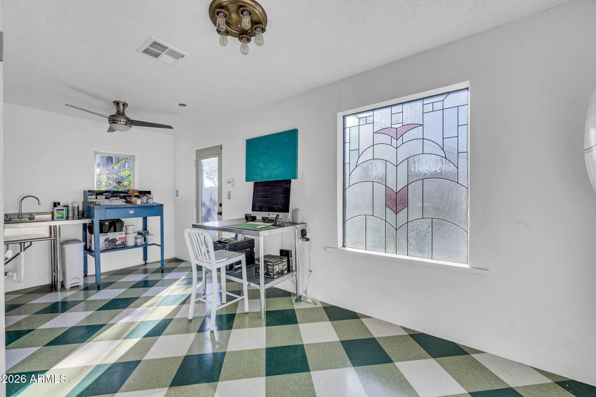 1813 E WILLETTA Street