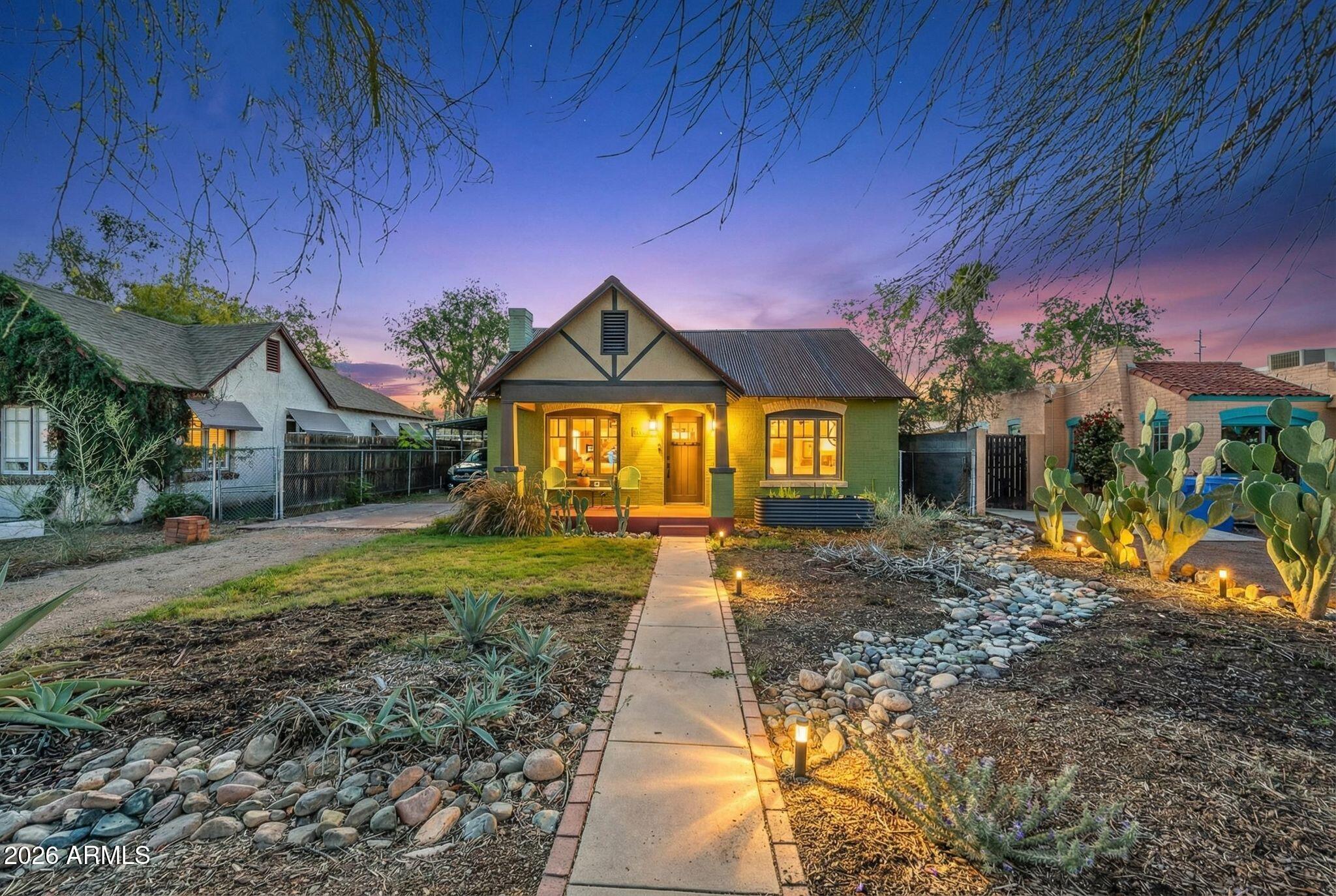 1813 E WILLETTA Street