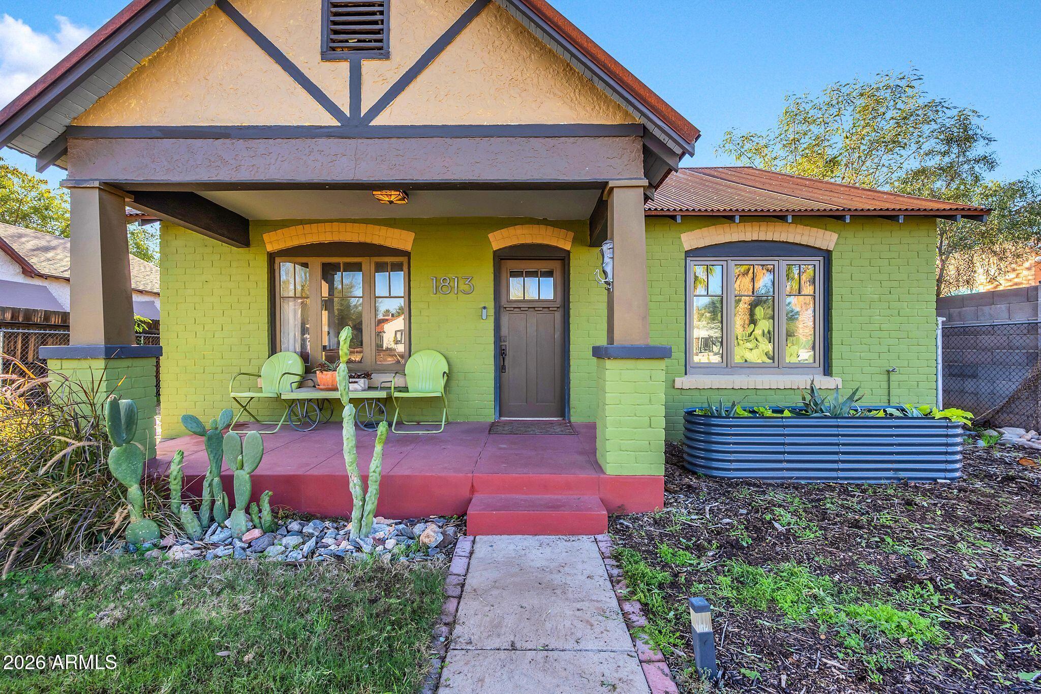 1813 E WILLETTA Street