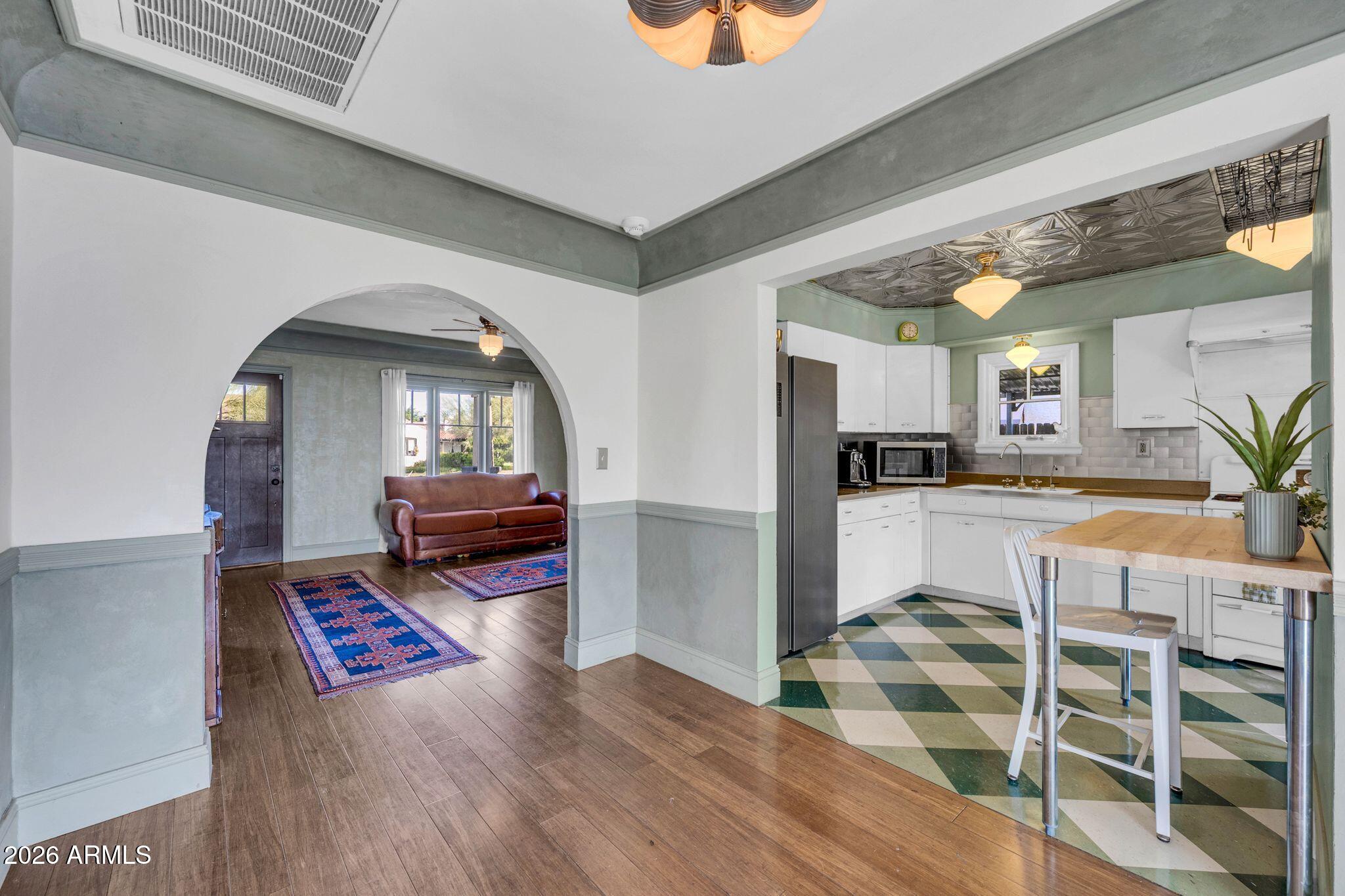 1813 E WILLETTA Street