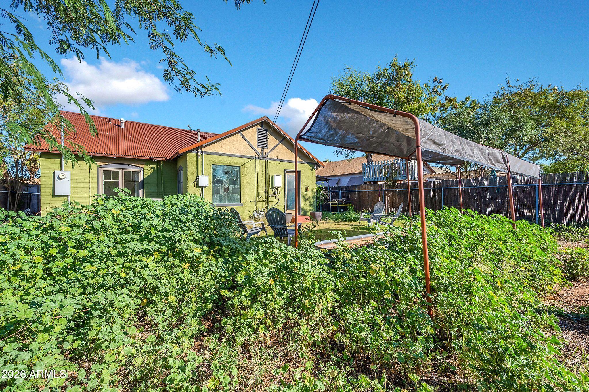 1813 E WILLETTA Street