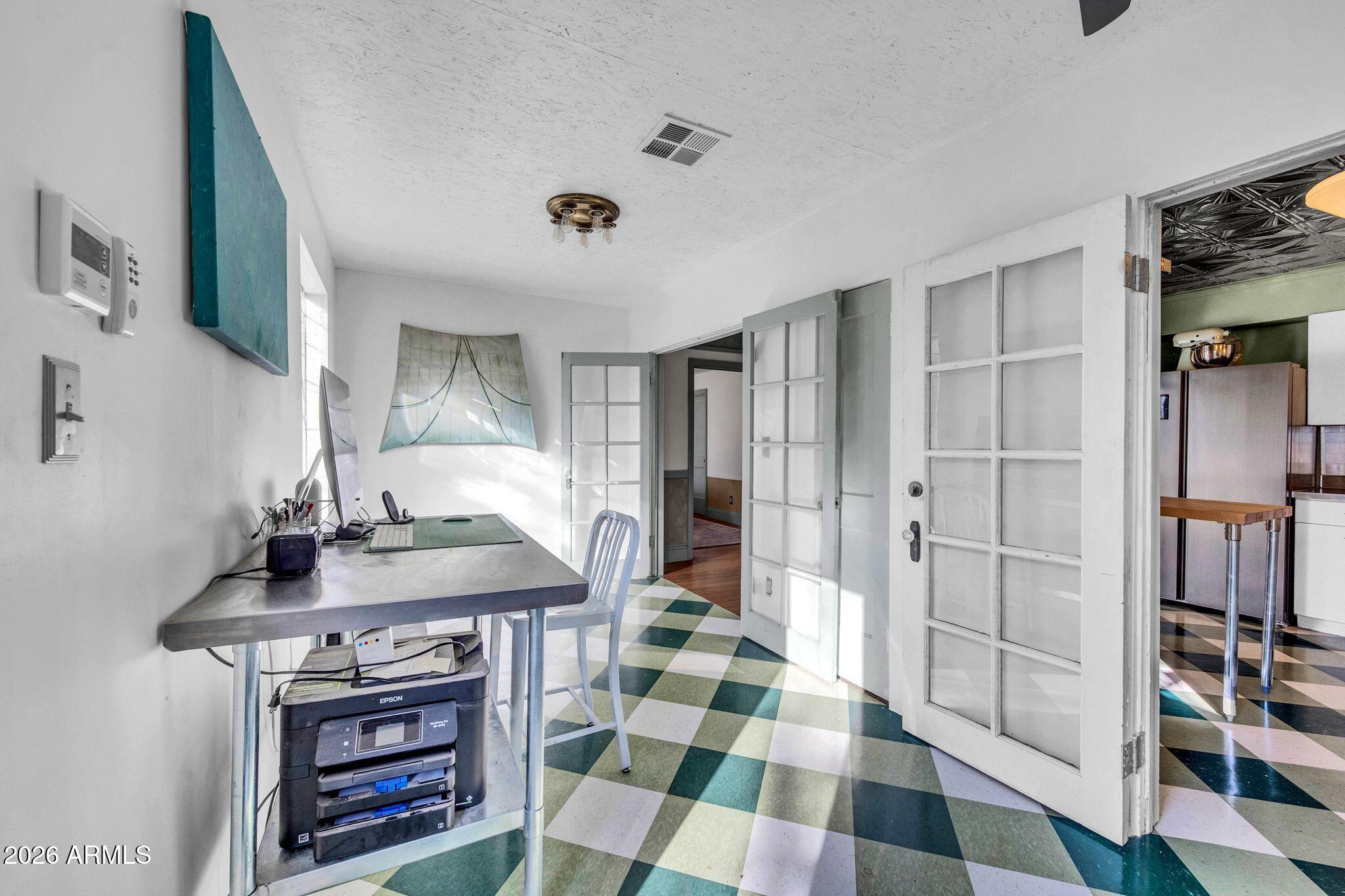 1813 E WILLETTA Street