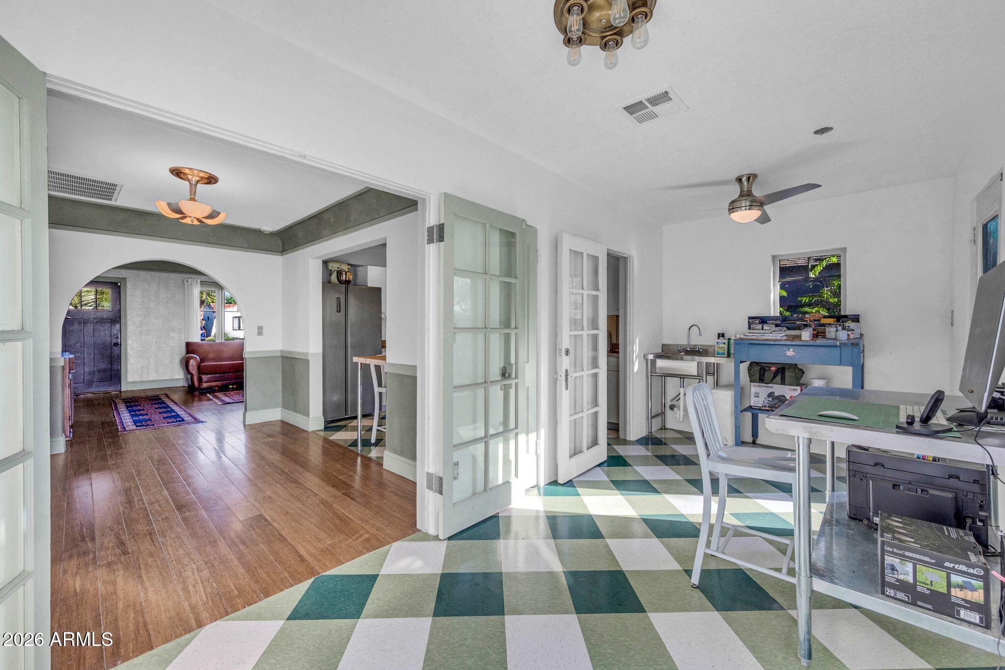 1813 E WILLETTA Street