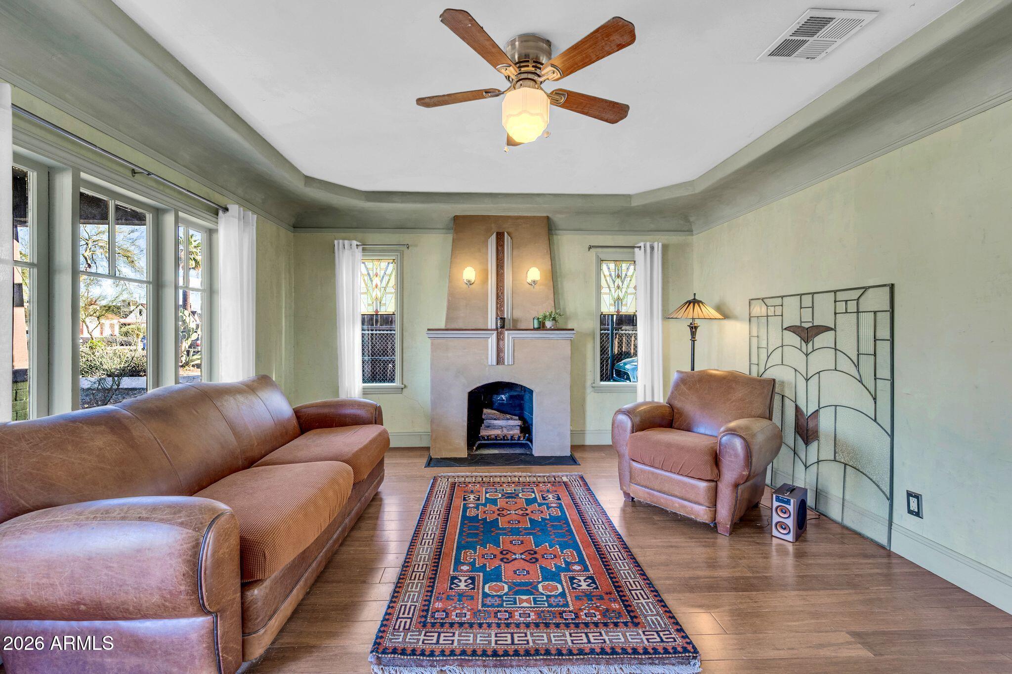 1813 E WILLETTA Street