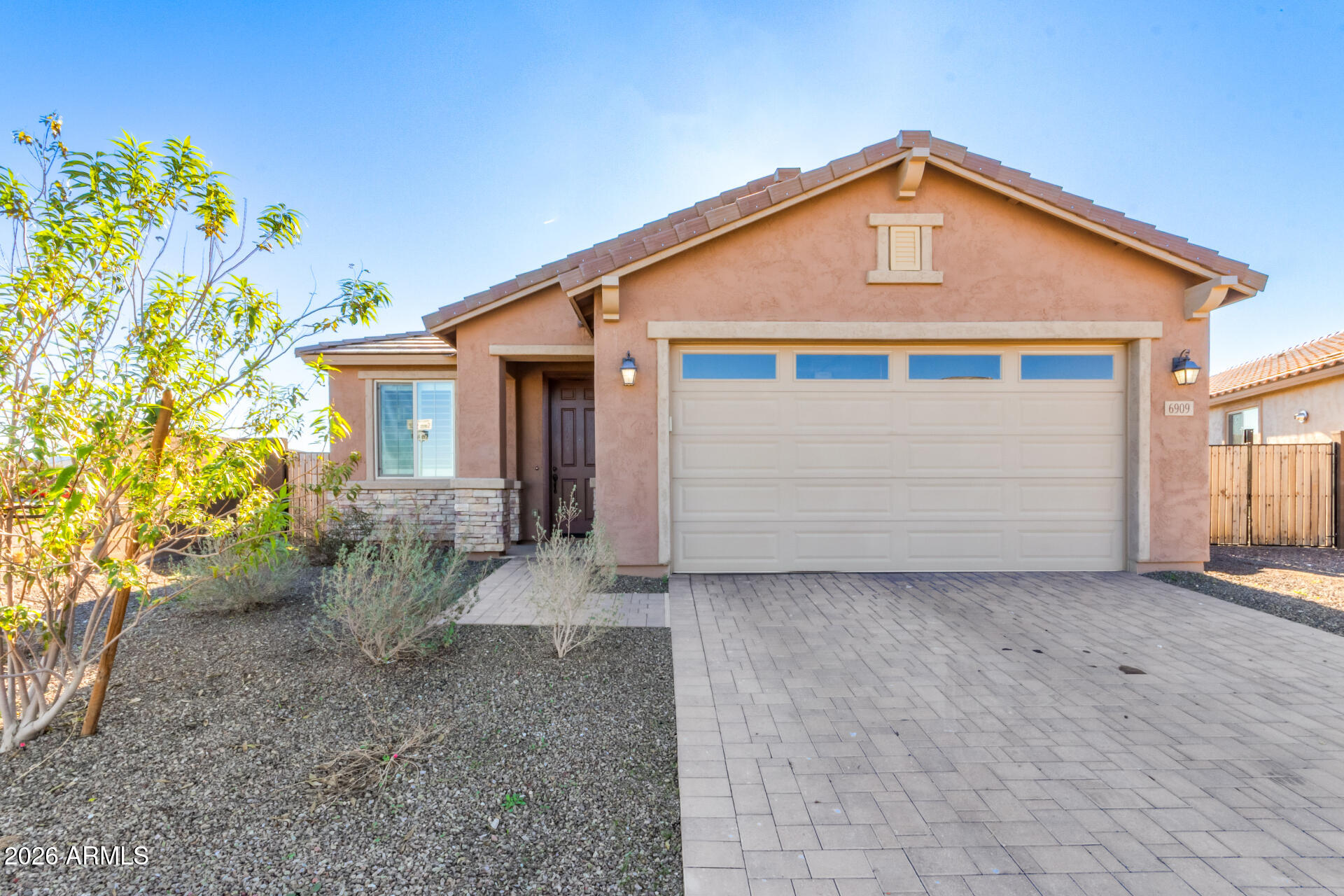 6909 W GWEN Street