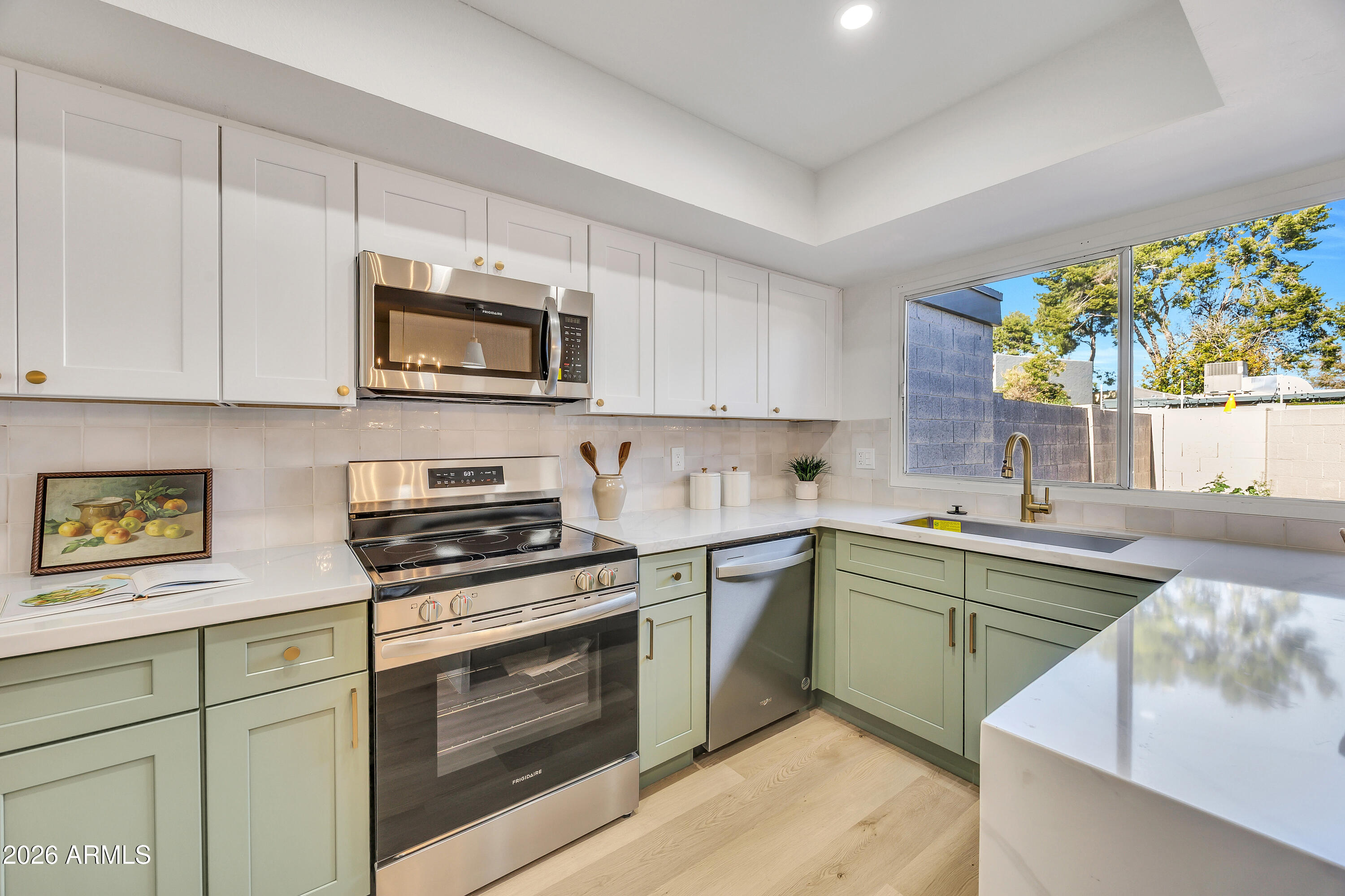 1822 W MARLETTE Avenue