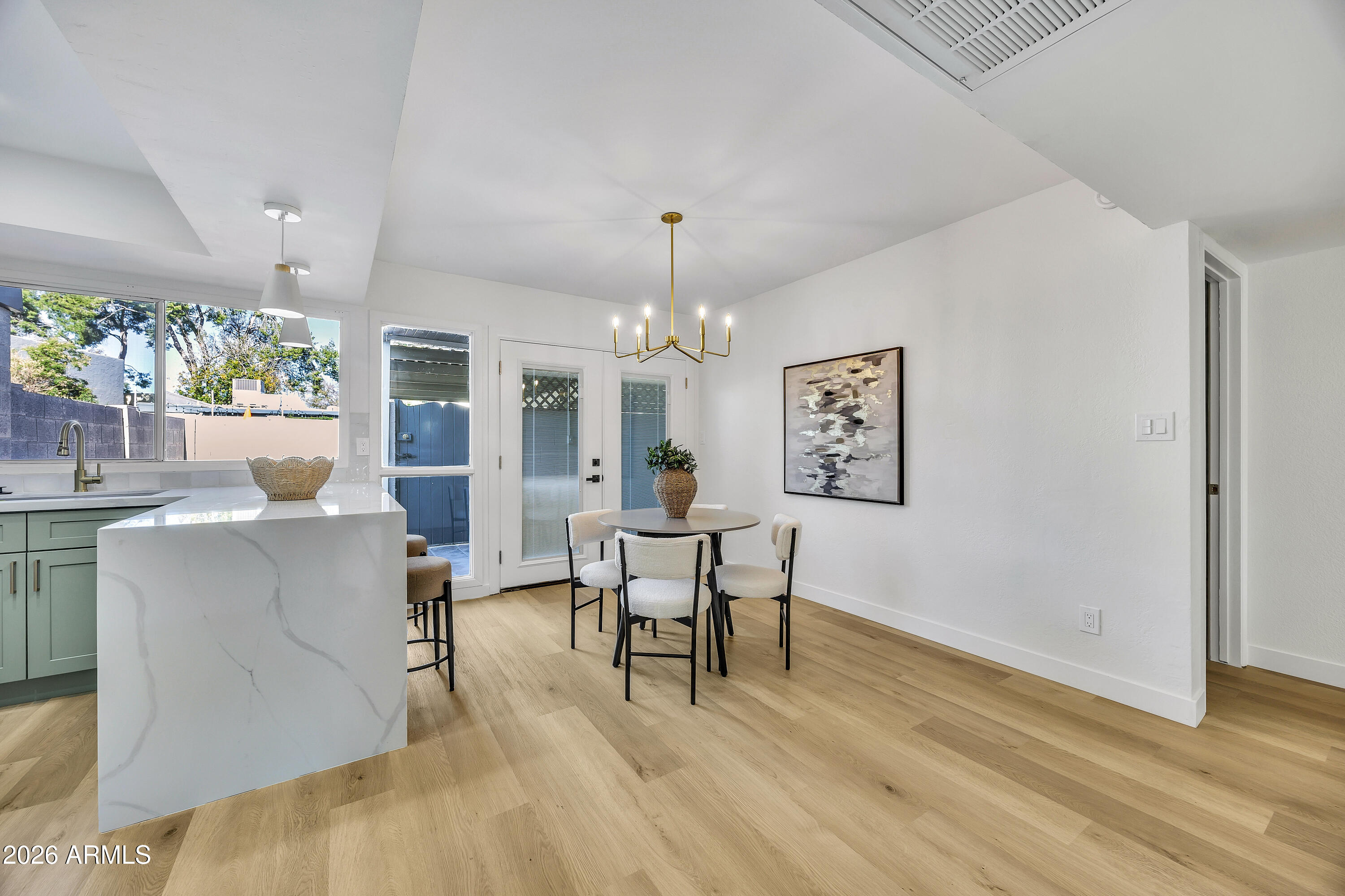 1822 W MARLETTE Avenue