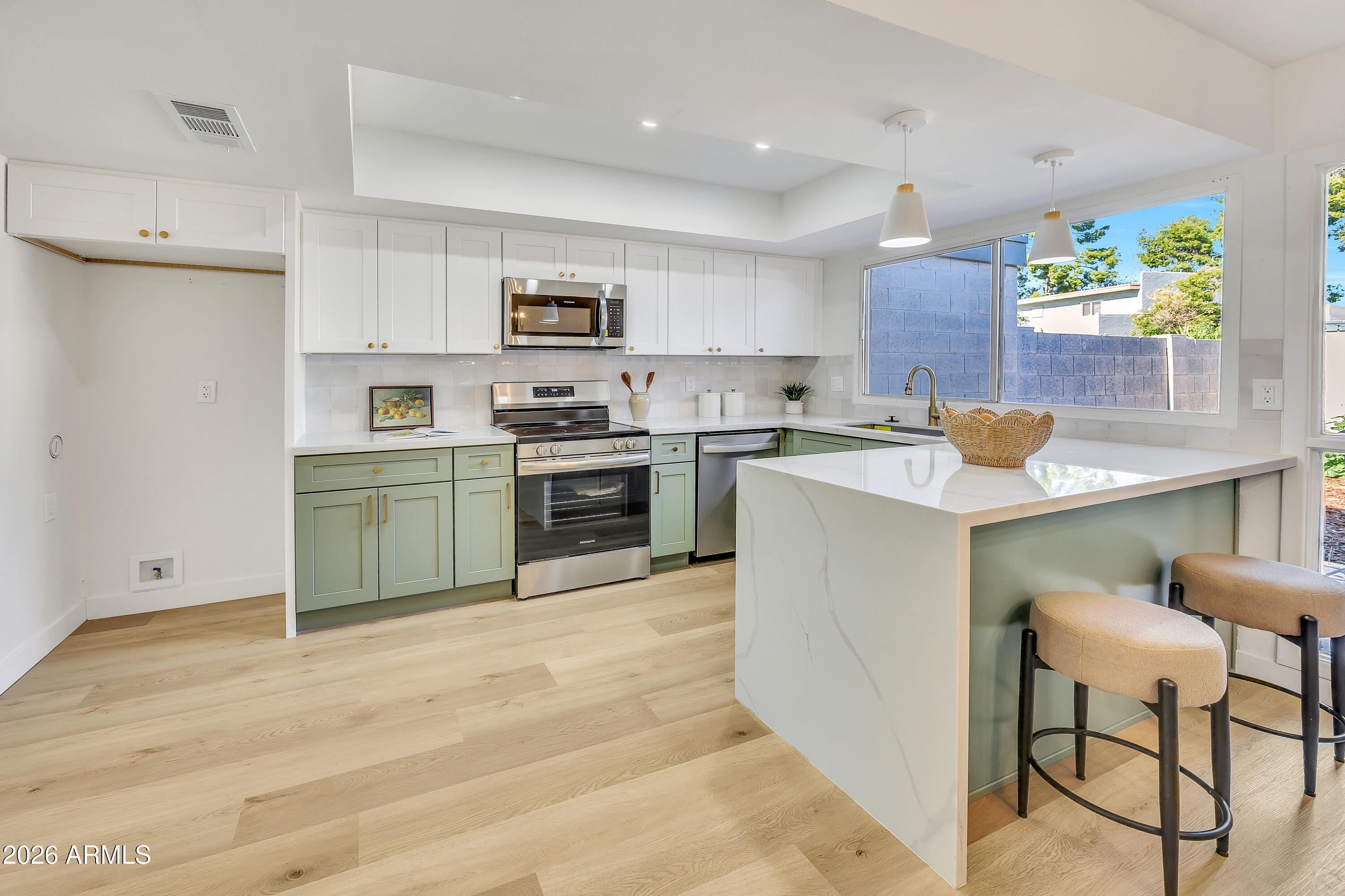 1822 W MARLETTE Avenue