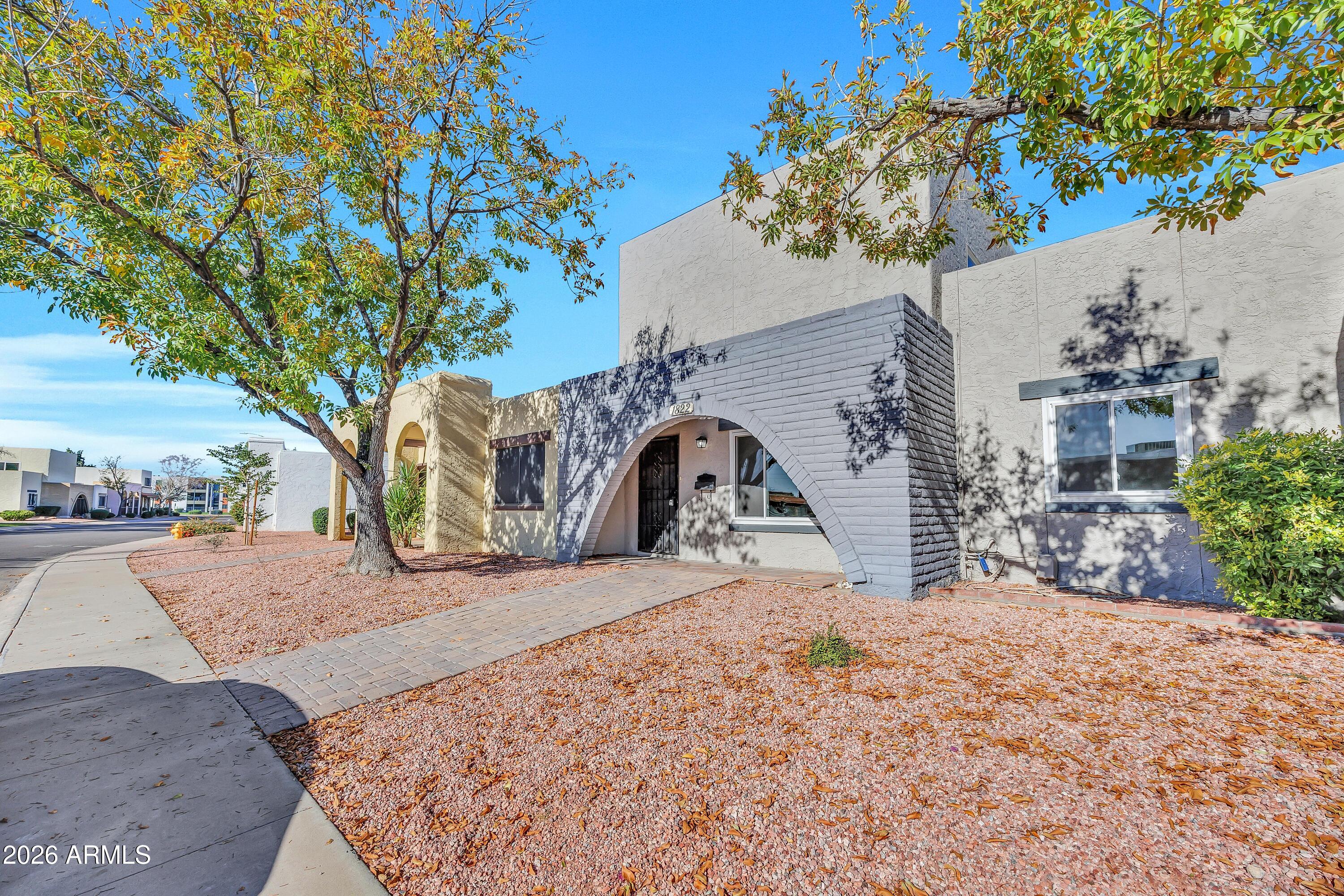 1822 W MARLETTE Avenue