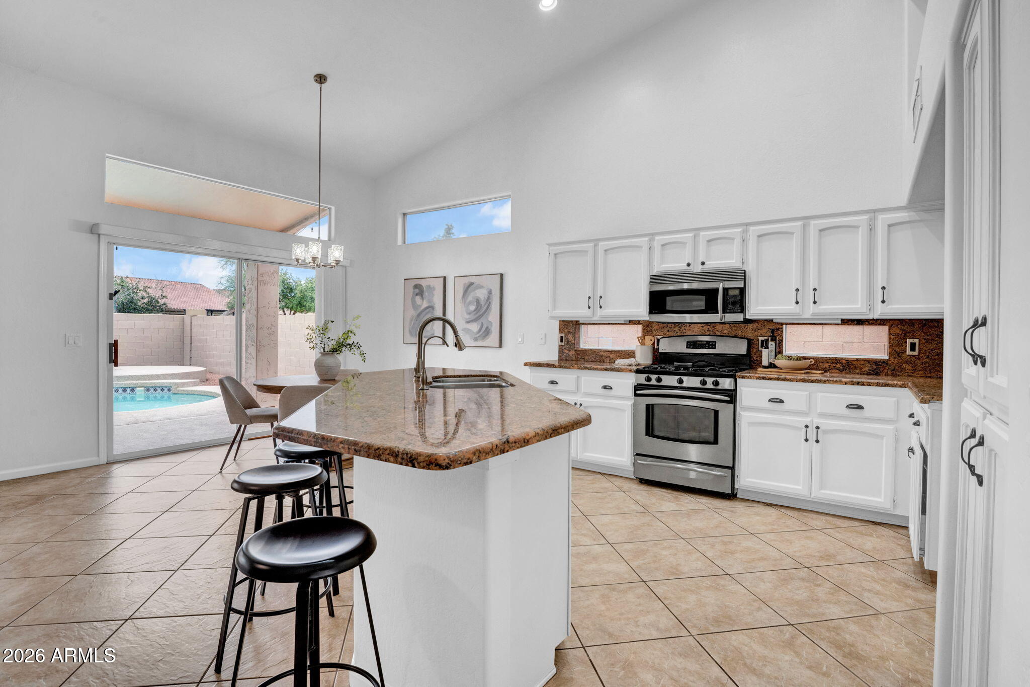 746 W STANFORD Avenue