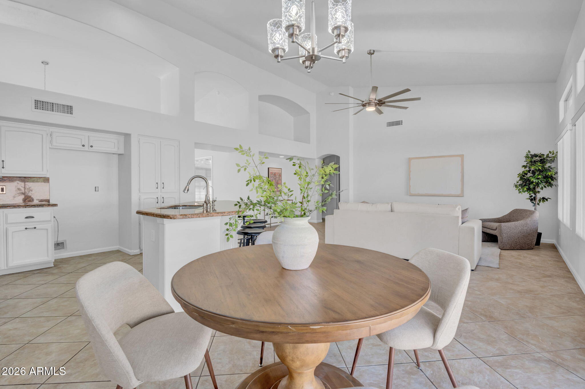 746 W STANFORD Avenue