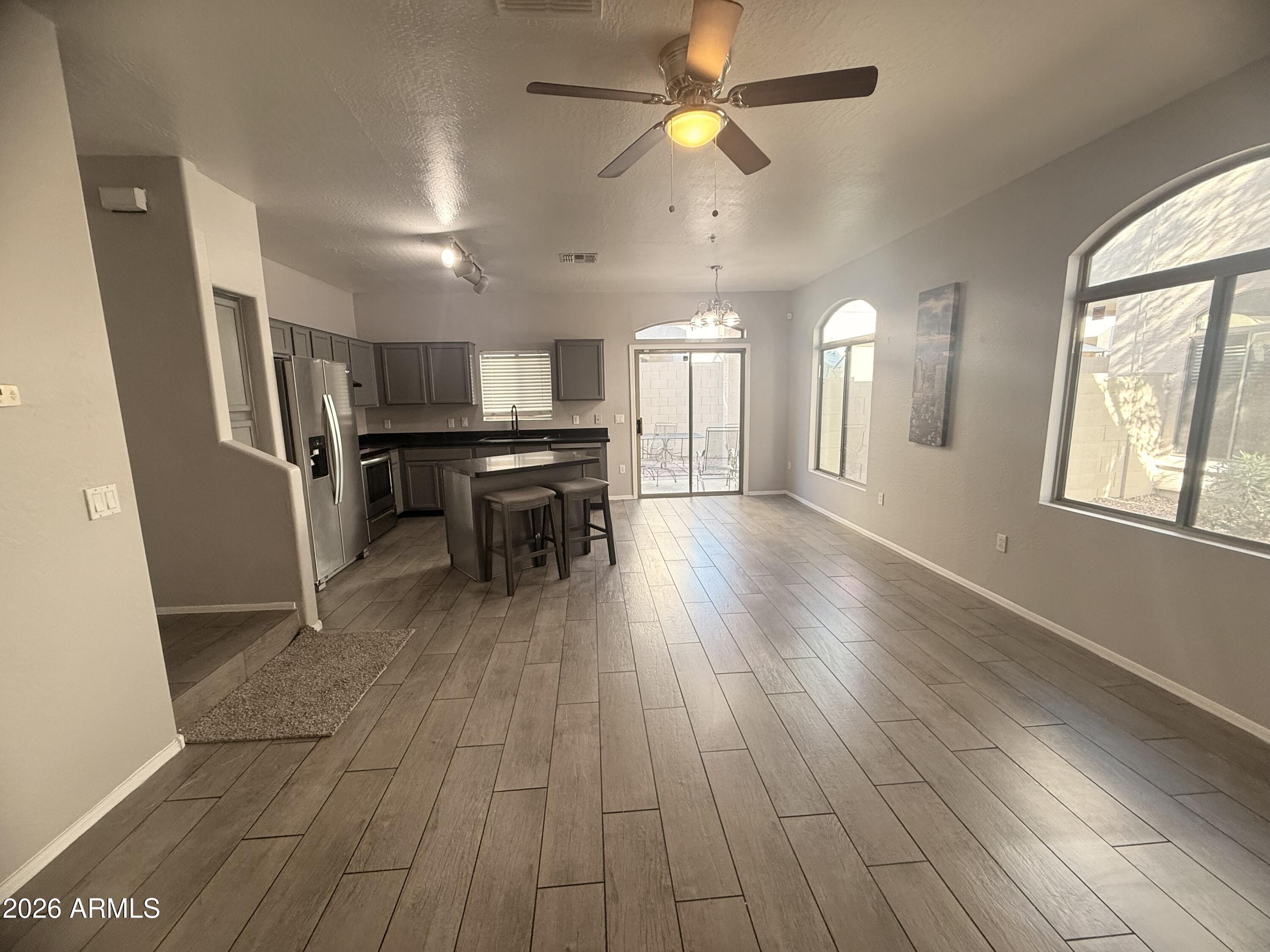 2150 E BELL Road 1075