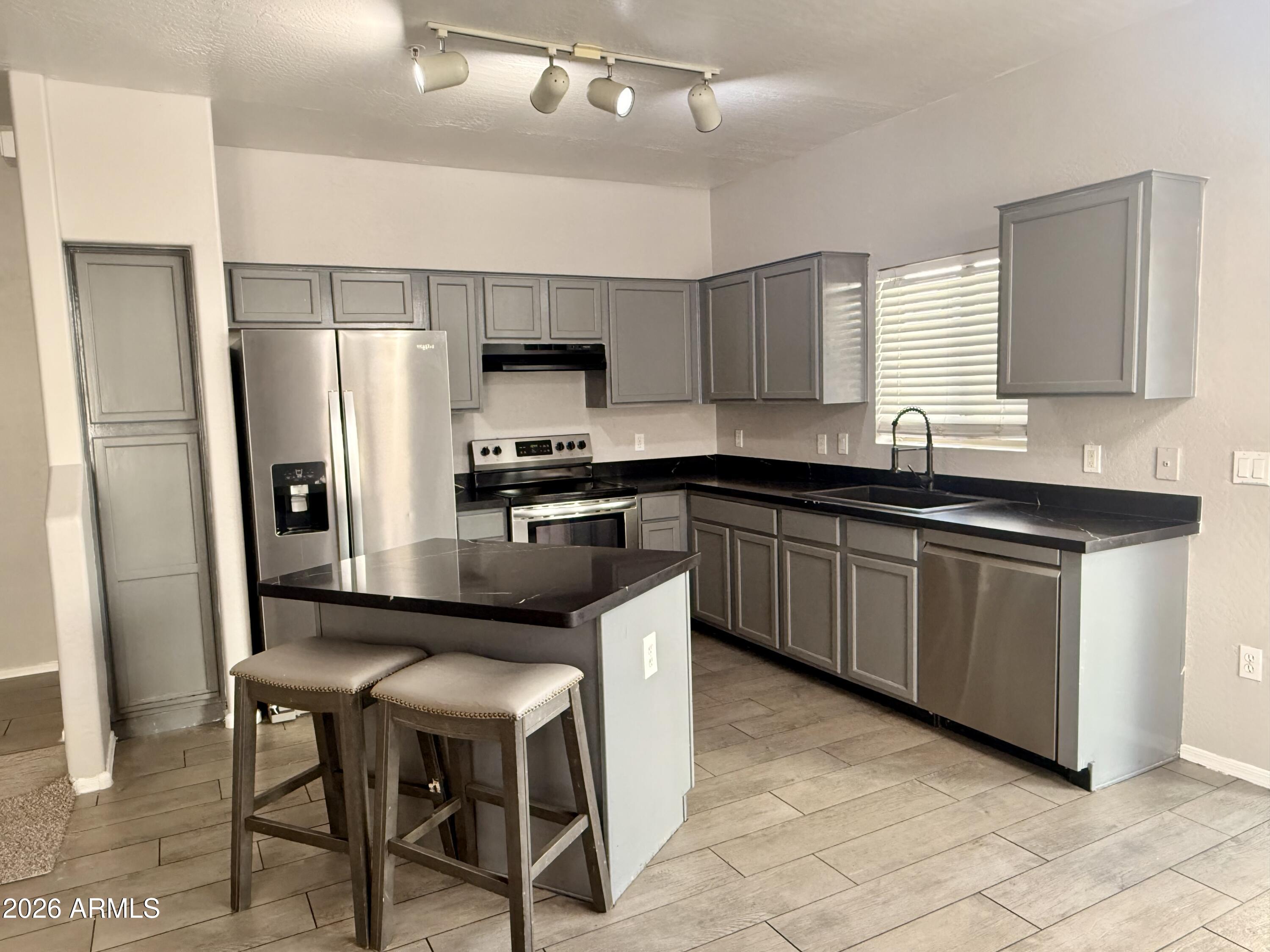 2150 E BELL Road 1075