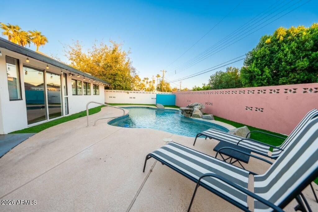 8331 E MEADOWBROOK Avenue