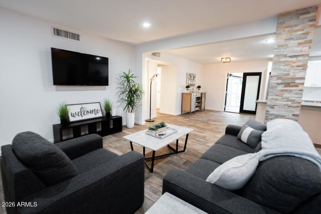 8331 E MEADOWBROOK Avenue