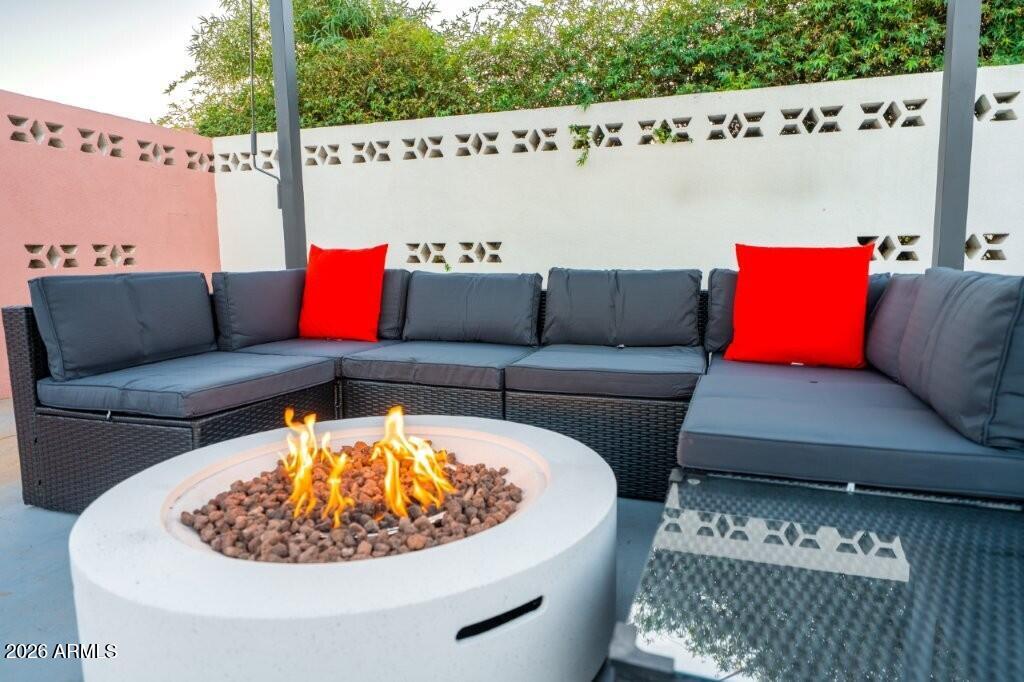 8331 E MEADOWBROOK Avenue