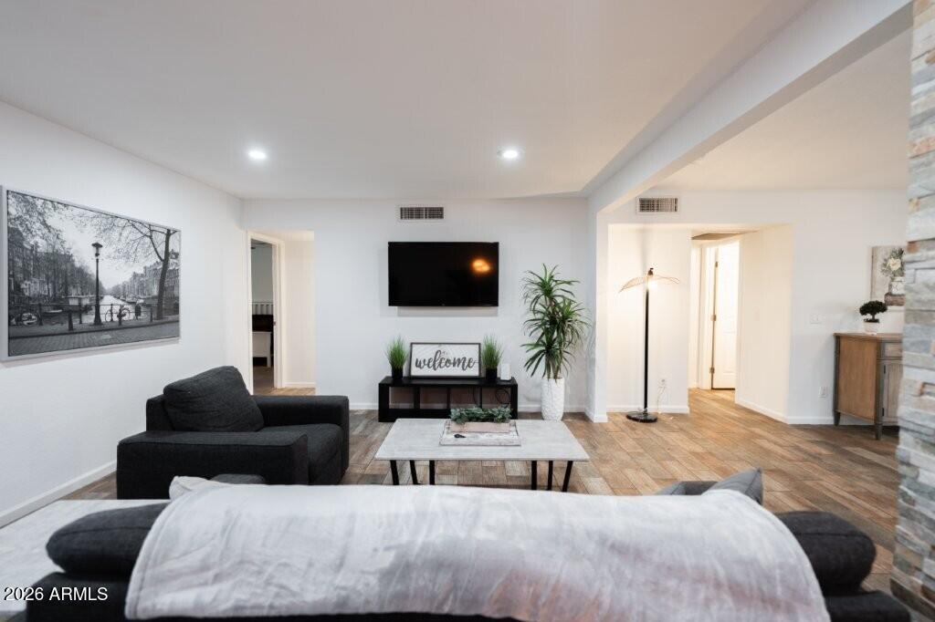 8331 E MEADOWBROOK Avenue