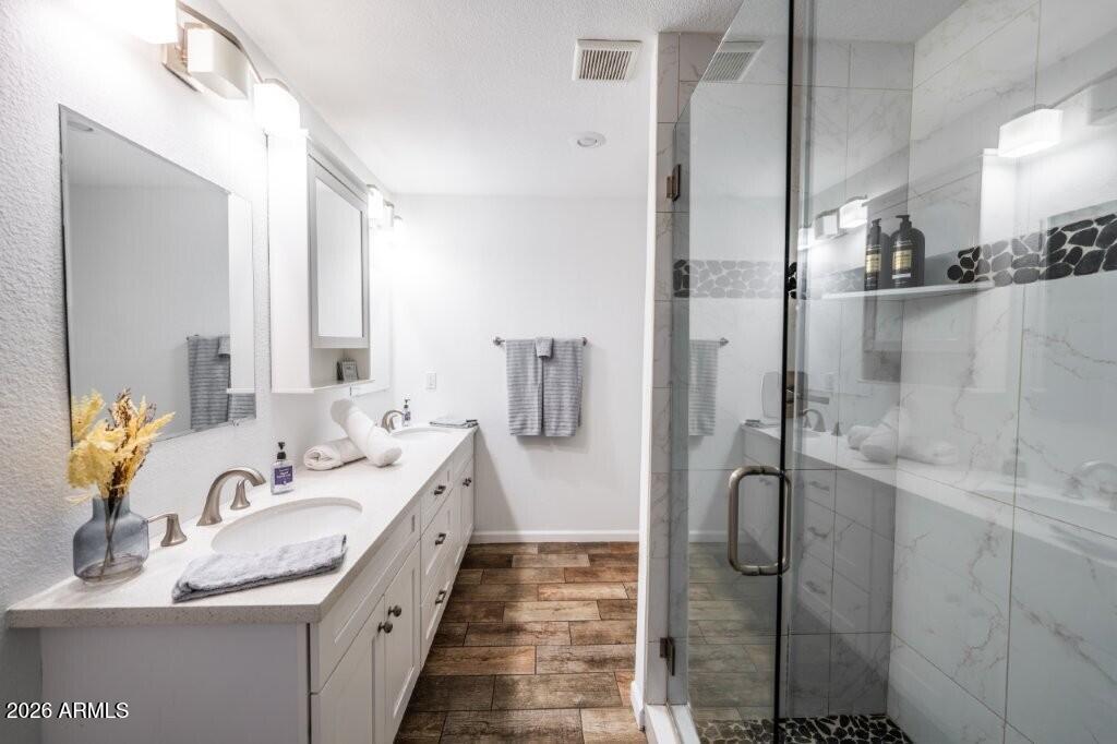 8331 E MEADOWBROOK Avenue