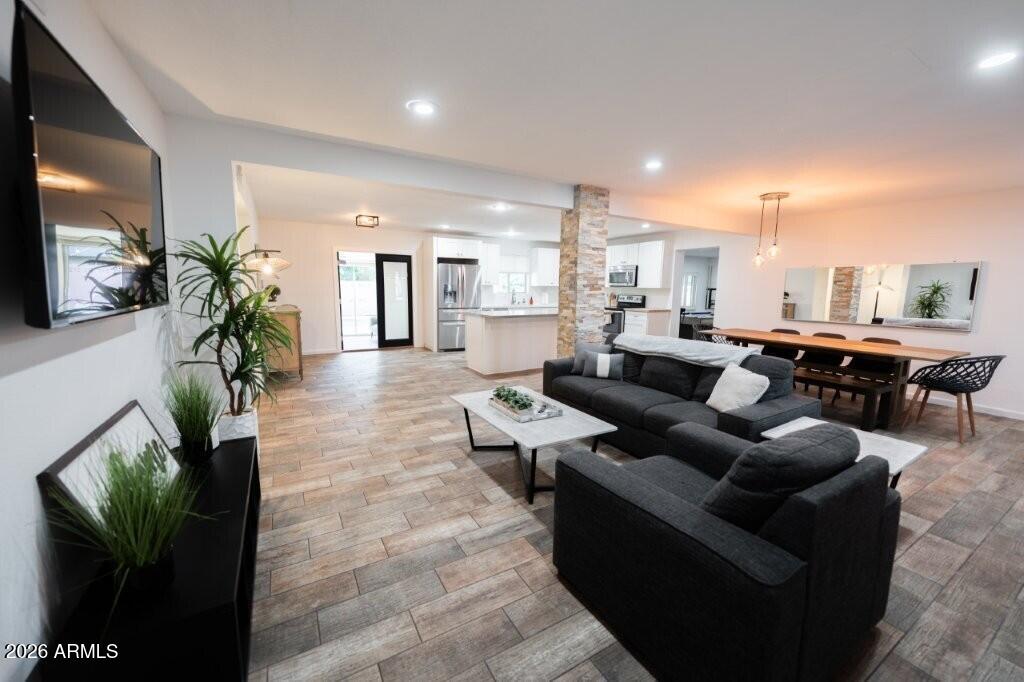 8331 E MEADOWBROOK Avenue