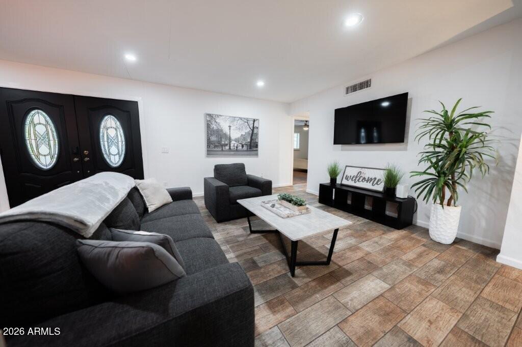 8331 E MEADOWBROOK Avenue