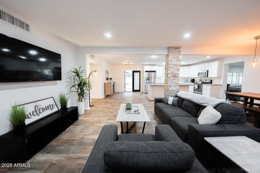 8331 E MEADOWBROOK Avenue