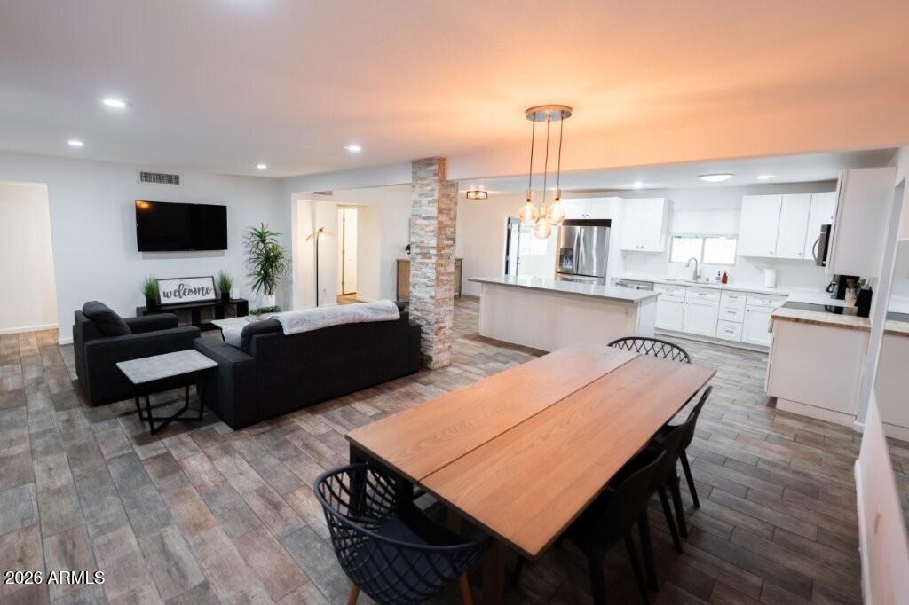 8331 E MEADOWBROOK Avenue