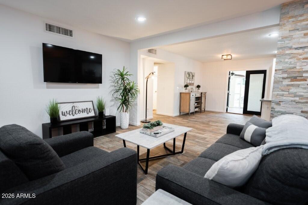 8331 E MEADOWBROOK Avenue