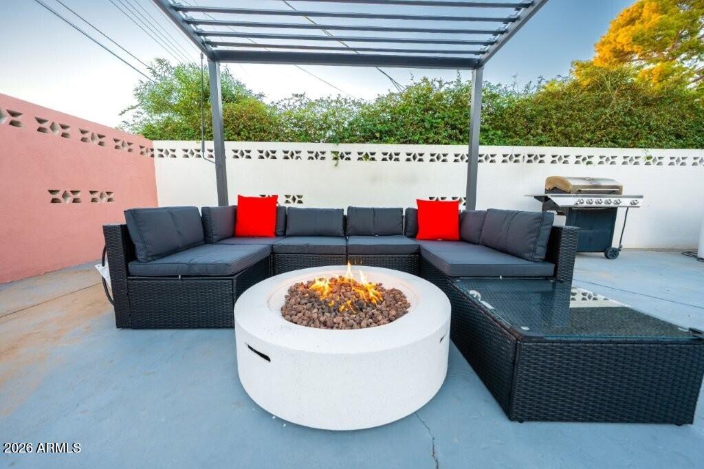 8331 E MEADOWBROOK Avenue