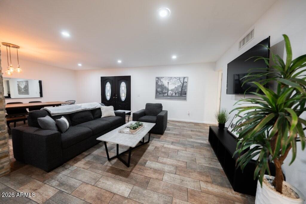 8331 E MEADOWBROOK Avenue