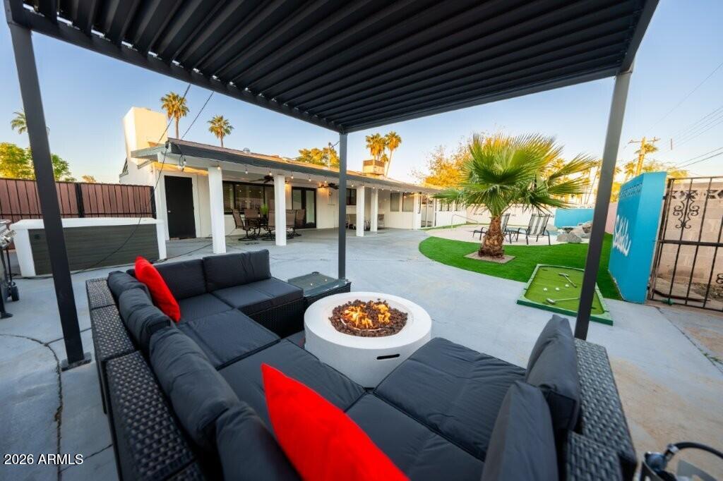 8331 E MEADOWBROOK Avenue