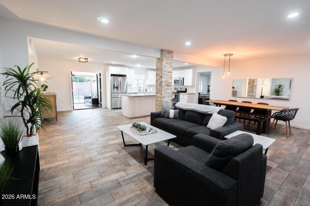 8331 E MEADOWBROOK Avenue