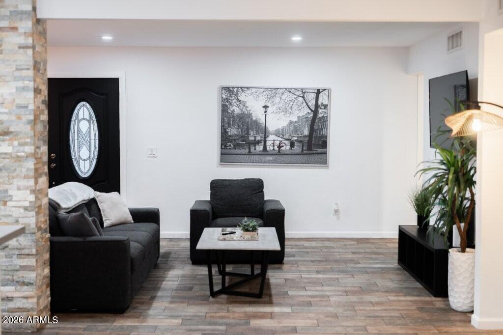 8331 E MEADOWBROOK Avenue