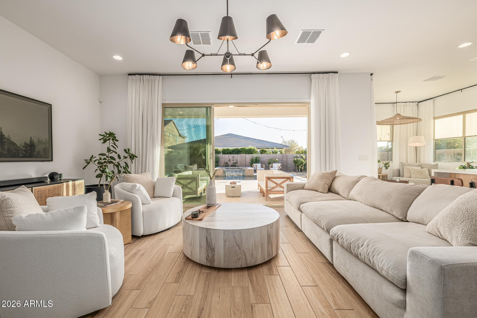 8743 W WAGON WHEEL Drive