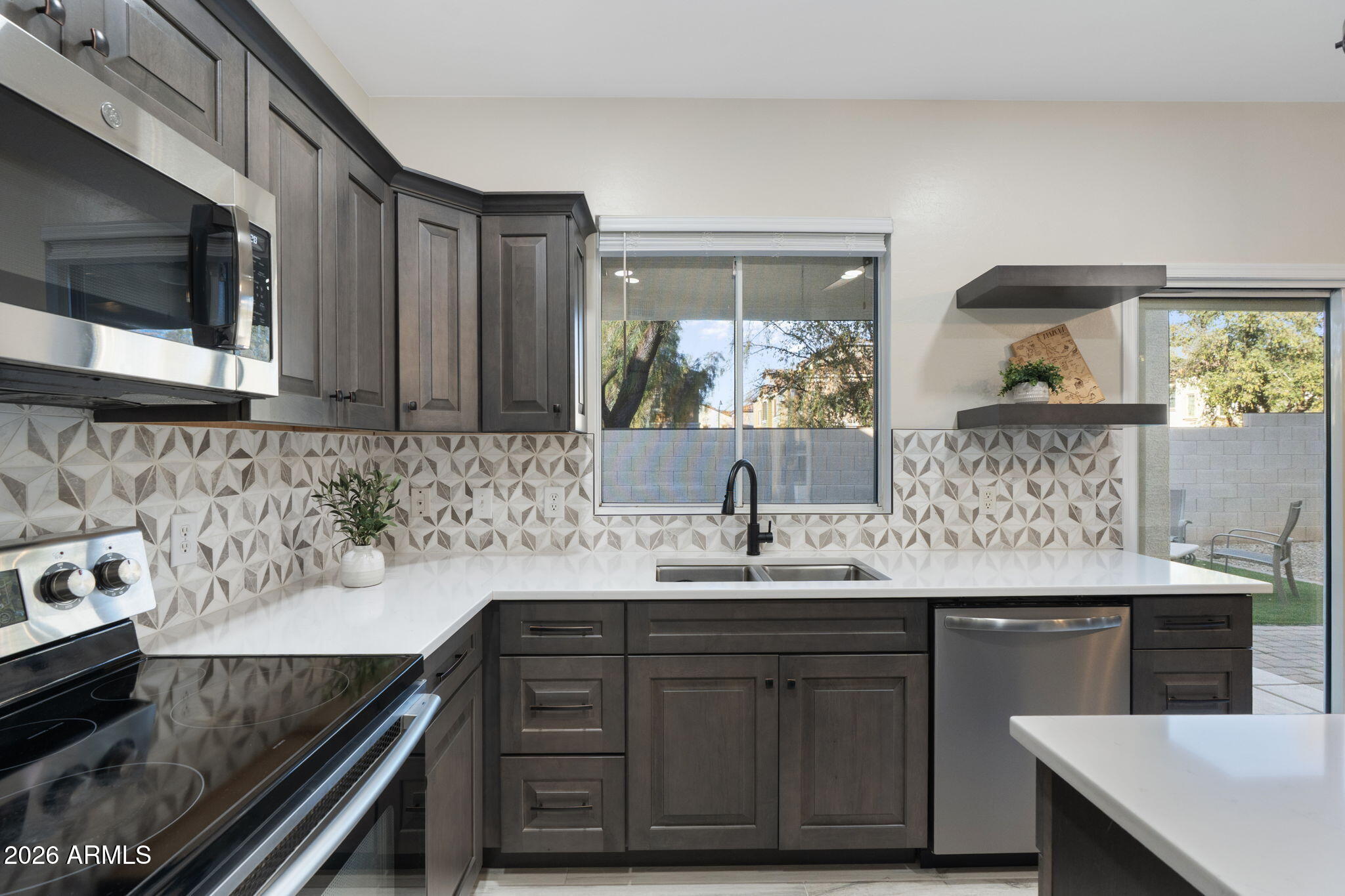 4178 E SHEFFIELD Avenue