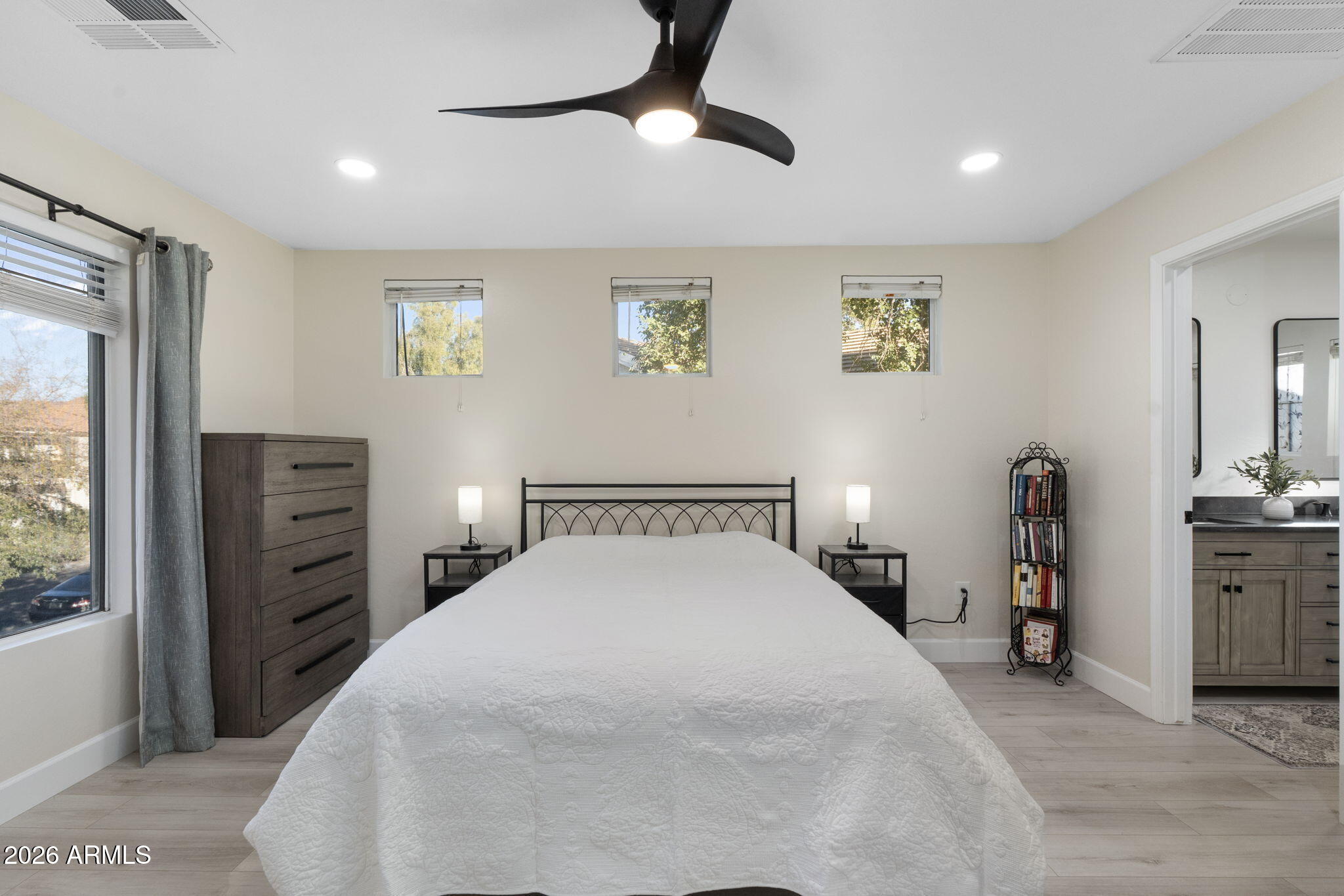 4178 E SHEFFIELD Avenue