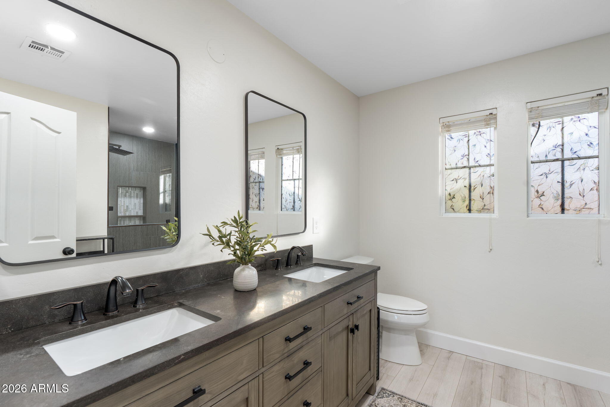 4178 E SHEFFIELD Avenue