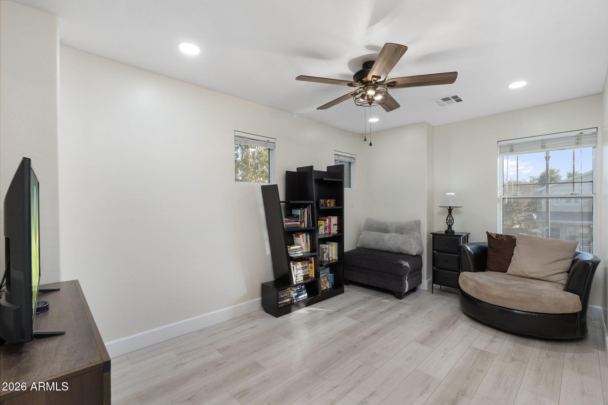 4178 E SHEFFIELD Avenue