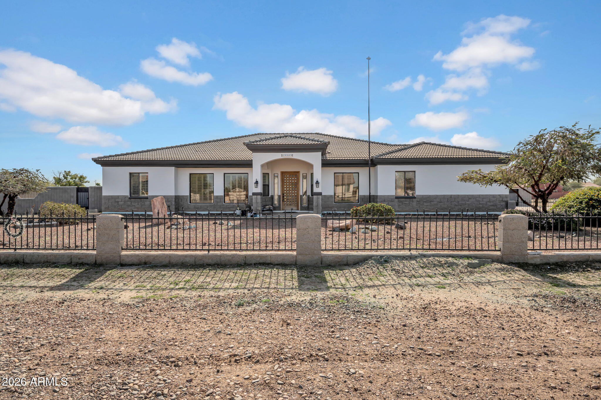 19349 W WINDSOR Avenue